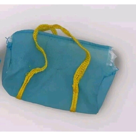 Vintage 1983 Barbie Mattel Superstar Duffle Gym Workout Bag Teal /Yellow Straps - Picture 2 of 8